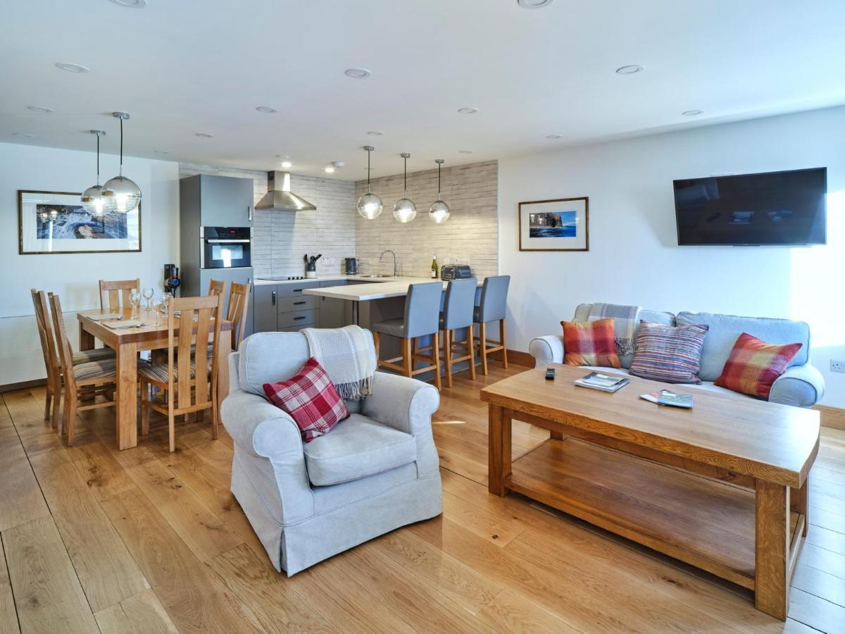 White Watch Apartment Lochaline Luaran gambar